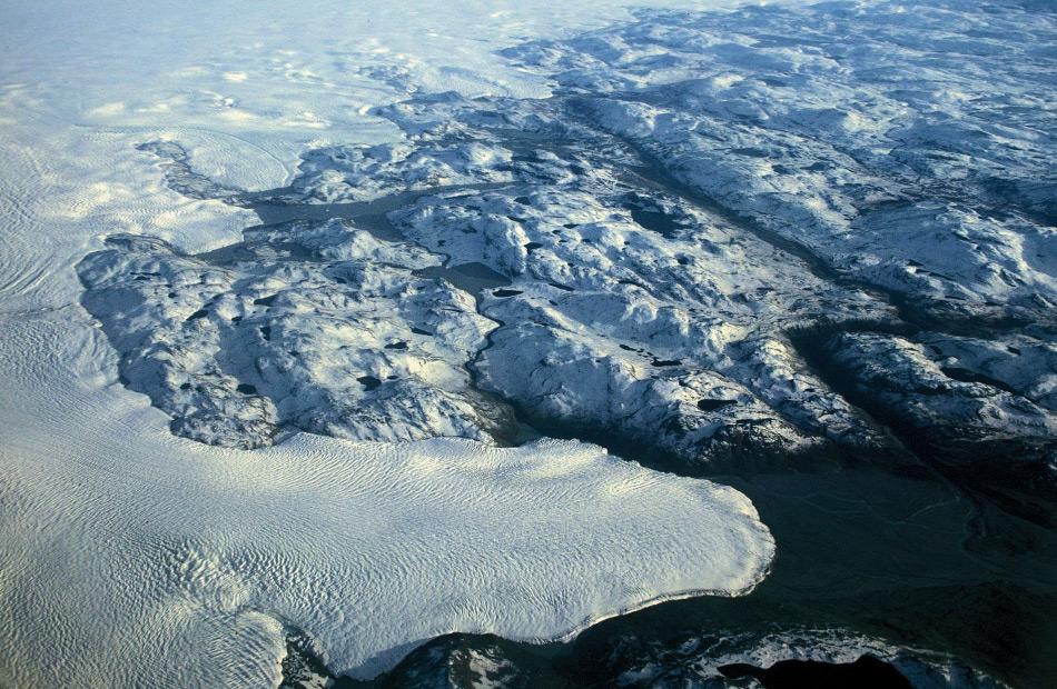 Der Eispanzer bedeckt 82% GrÃ¶nlands und liefert jedes Jahr tausende von Eisbergen in die umliegenden Meeresgebiete. Bild: Hannes Grobe